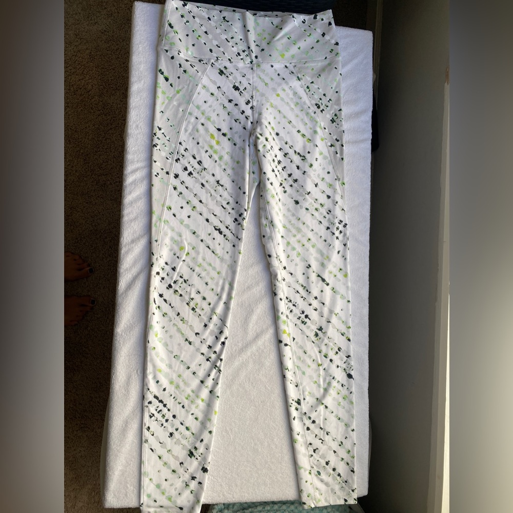 Size medium long fabletics leggings. Only been worn twice